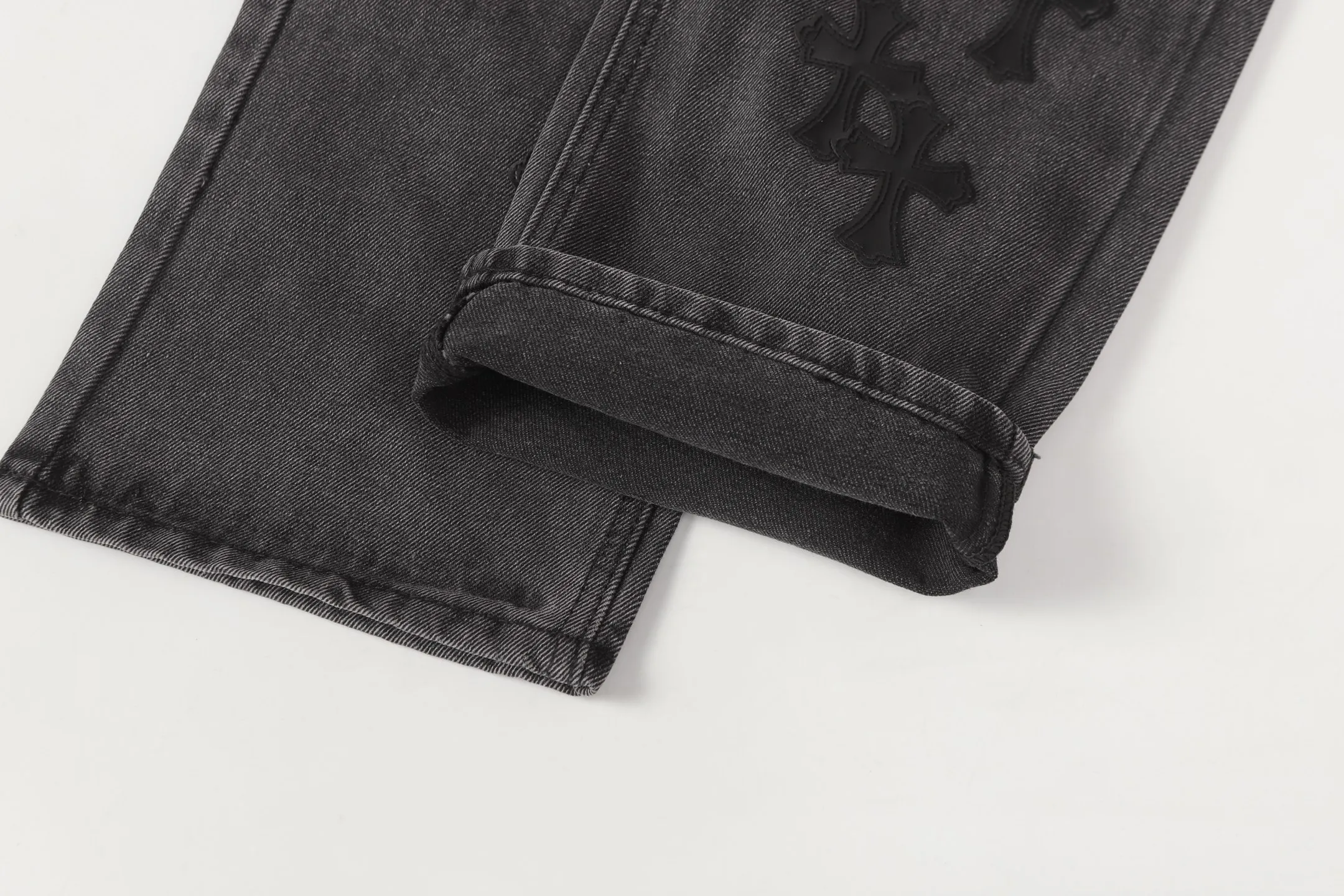 P270 Cross-border model, please do not place an order if you are pursuing quality -Chrome Hearts/Chrome Hearts Cross✝️Applied leather embroidered washed jeans, trousers and casual pants -High weight, high density and high quality. The wool is soft, delicate and skin-friendly. It feels soft and silky. It has excellent warmth and skin-friendly properties. -Size: 28 30 32 34 36